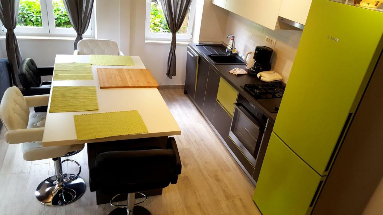 Studio Apartment Vanna - 1St Row To The Sea Opatija Extérieur photo